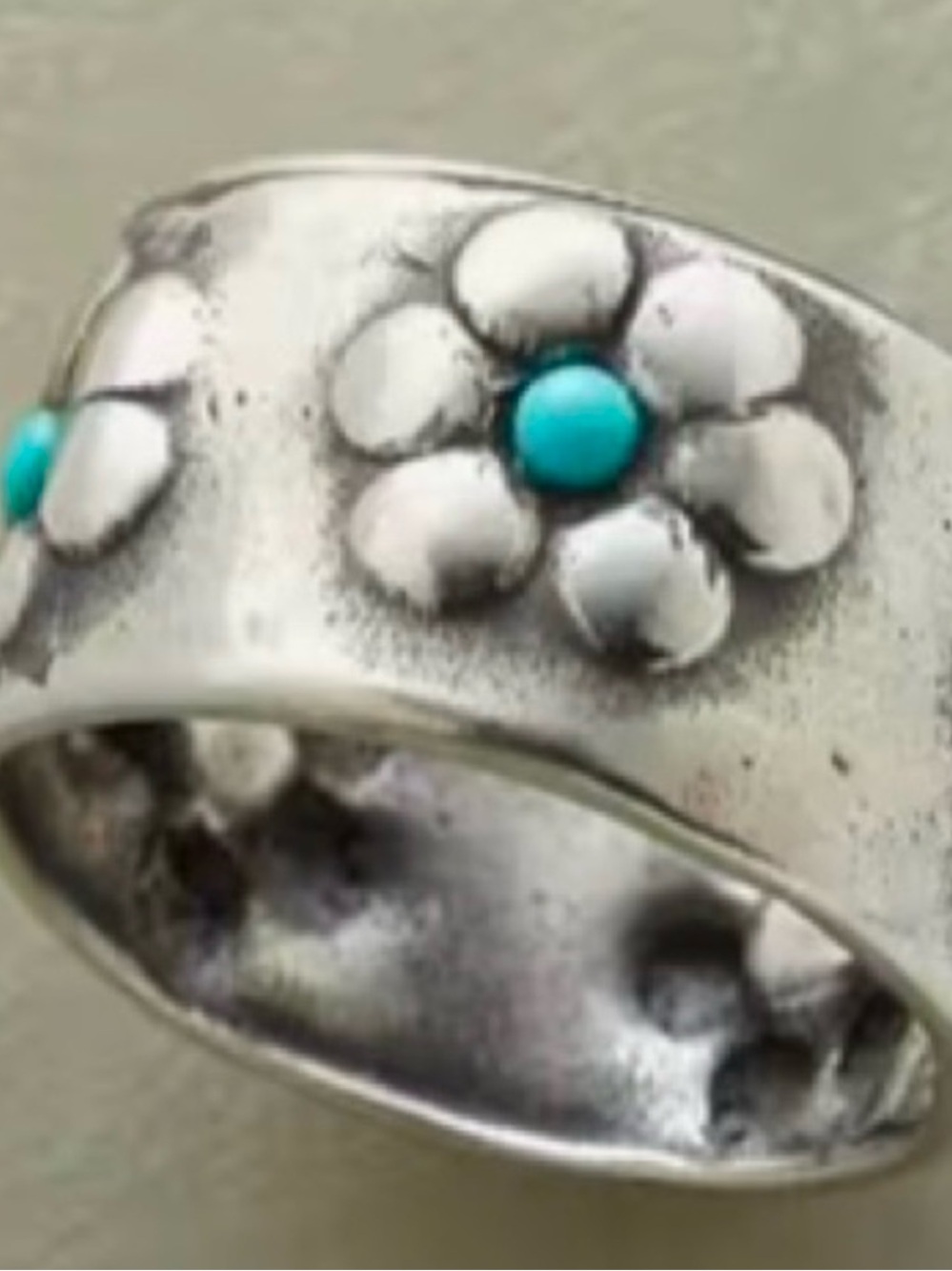 Silver Floral Band Ring, synthetic Turquoise Accents - size 7, 8, 9, 10